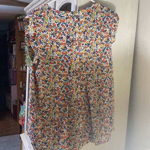 Beautiful Floral Shirt - Picture 3 of 4